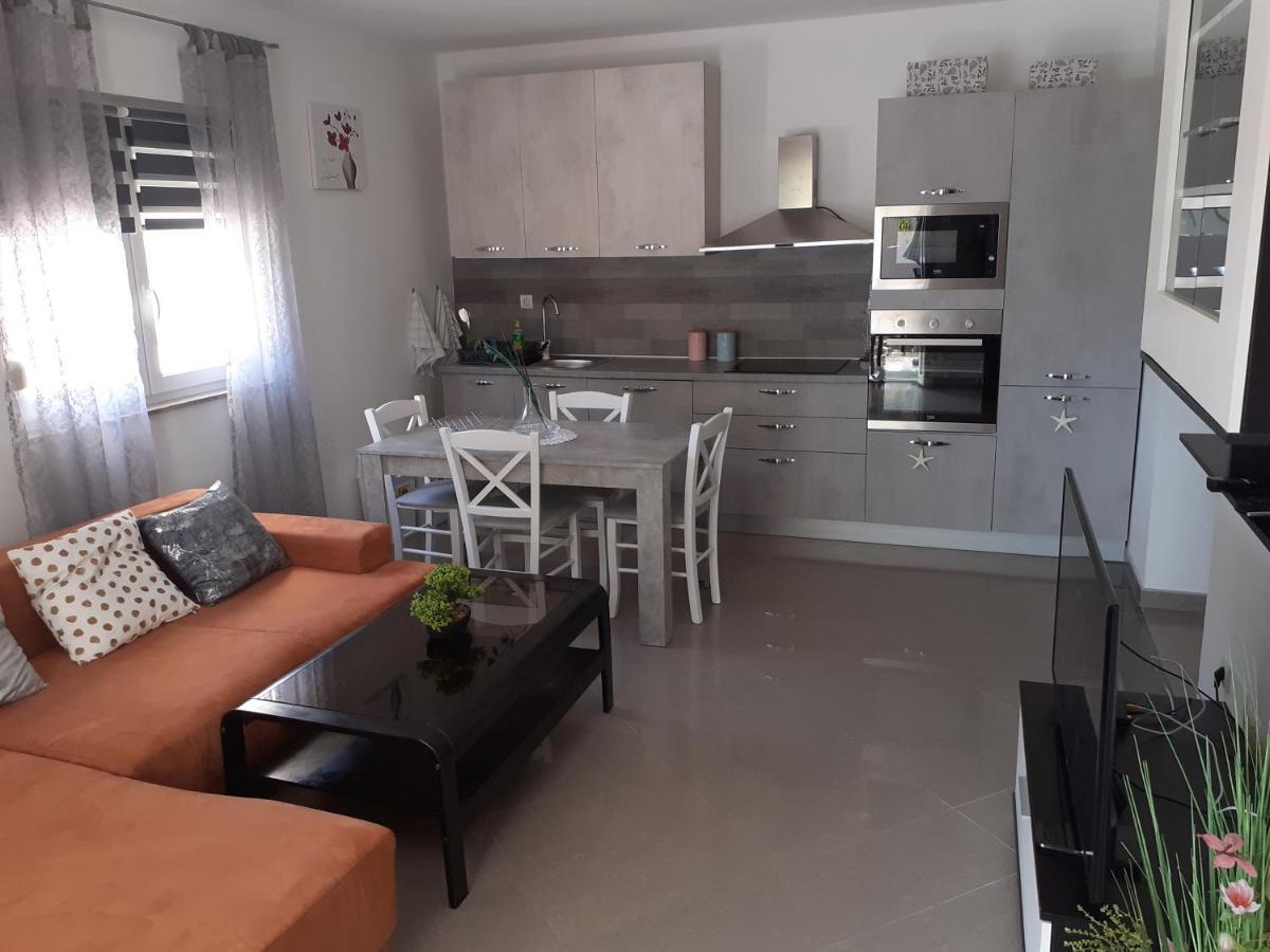 Apartman Nada Appartement Ližnjan Buitenkant foto